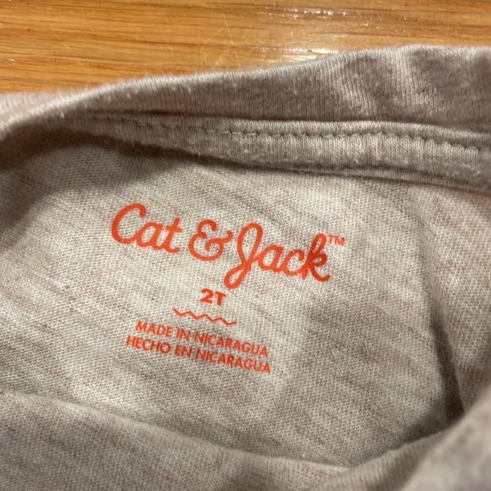 CAT & JACK - 2 t long sleeve girls top good condition - Picture 3 of 3